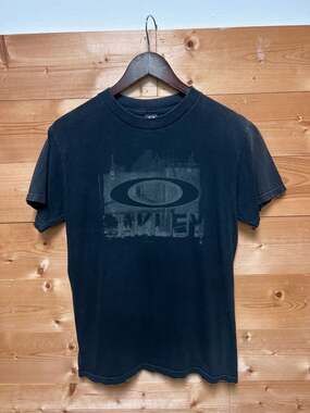 Y2K Oakley Cybercore Logo black streetwear faded distressed small